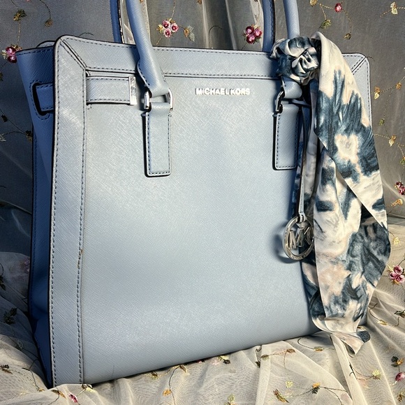 Michael Kors Dillon Satchel EUC - Picture 3 of 14